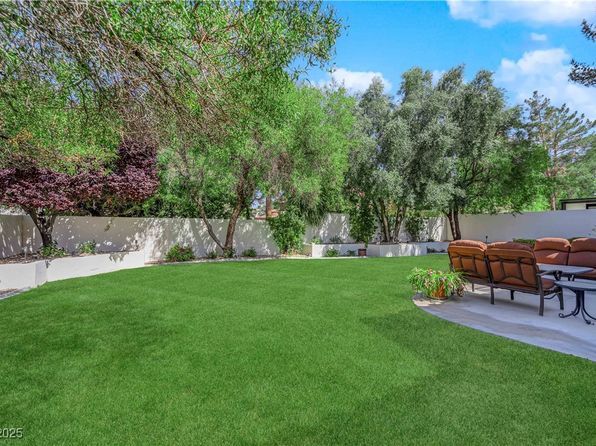 240 Windsong Dr, Henderson, NV 89074