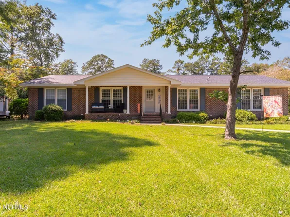309 Willowbrook Court, New Bern, NC 28562