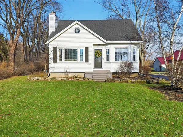 6761 E High St, Lockport, NY 14094