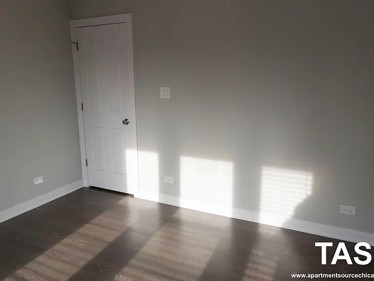 3833 N Keeler Ave — Photo 7