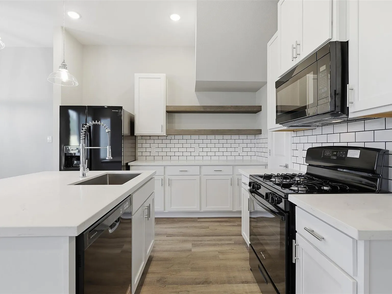 3 bed, 2.5 bath, 1716 sqft, $2,199 — Photo 4