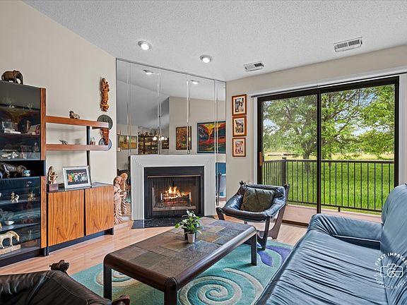 4th image of 356 Elizabeth Dr Unit C