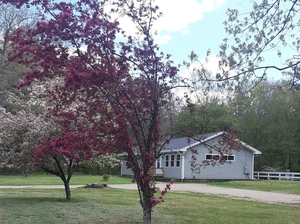 76 Hall Rd, Sturbridge, MA 01566