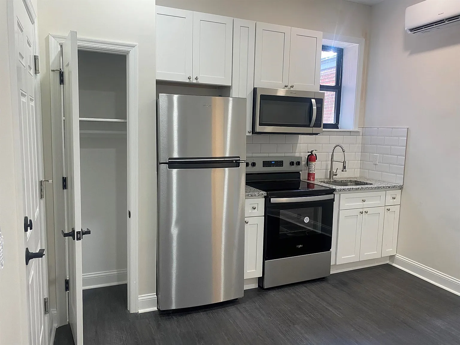 Studio, $1,050 — Photo 1