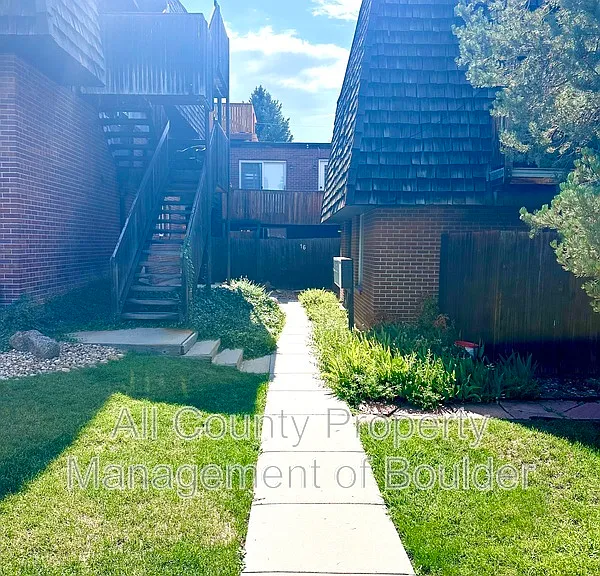 745 Thomas Dr #19 — Photo 2
