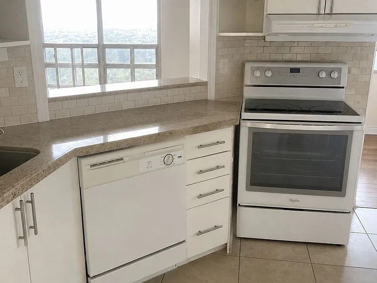 310 Mill St S #809 — Photo 4