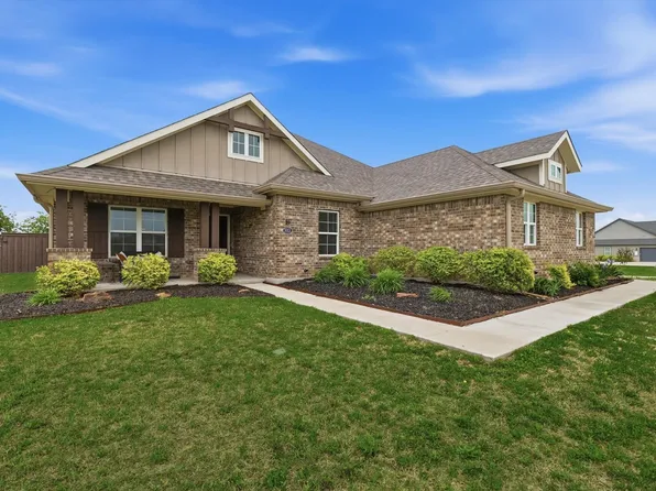 5013 Diamond Dr, Sanger, TX 76266