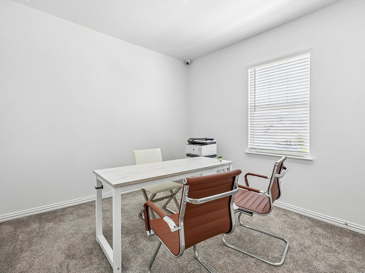 1914 Bluebonnet Ln - Model Home — Photo 3