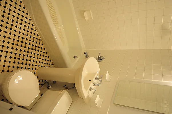 Rented by Metropolis Real Estate of Manhattan | media 41