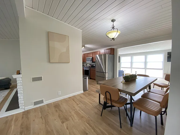 728 Whitehall Dr — Photo 3