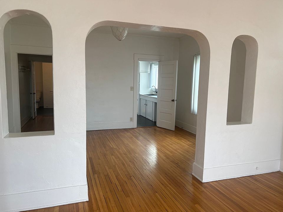 1st image of 401-423 E Juniper St #302