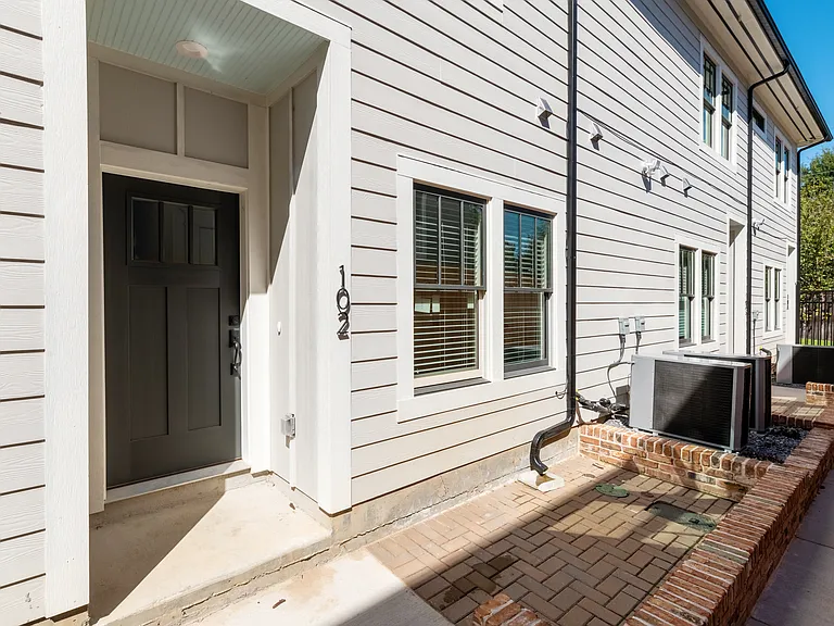 1139 Kings Hwy #102 — Photo 3