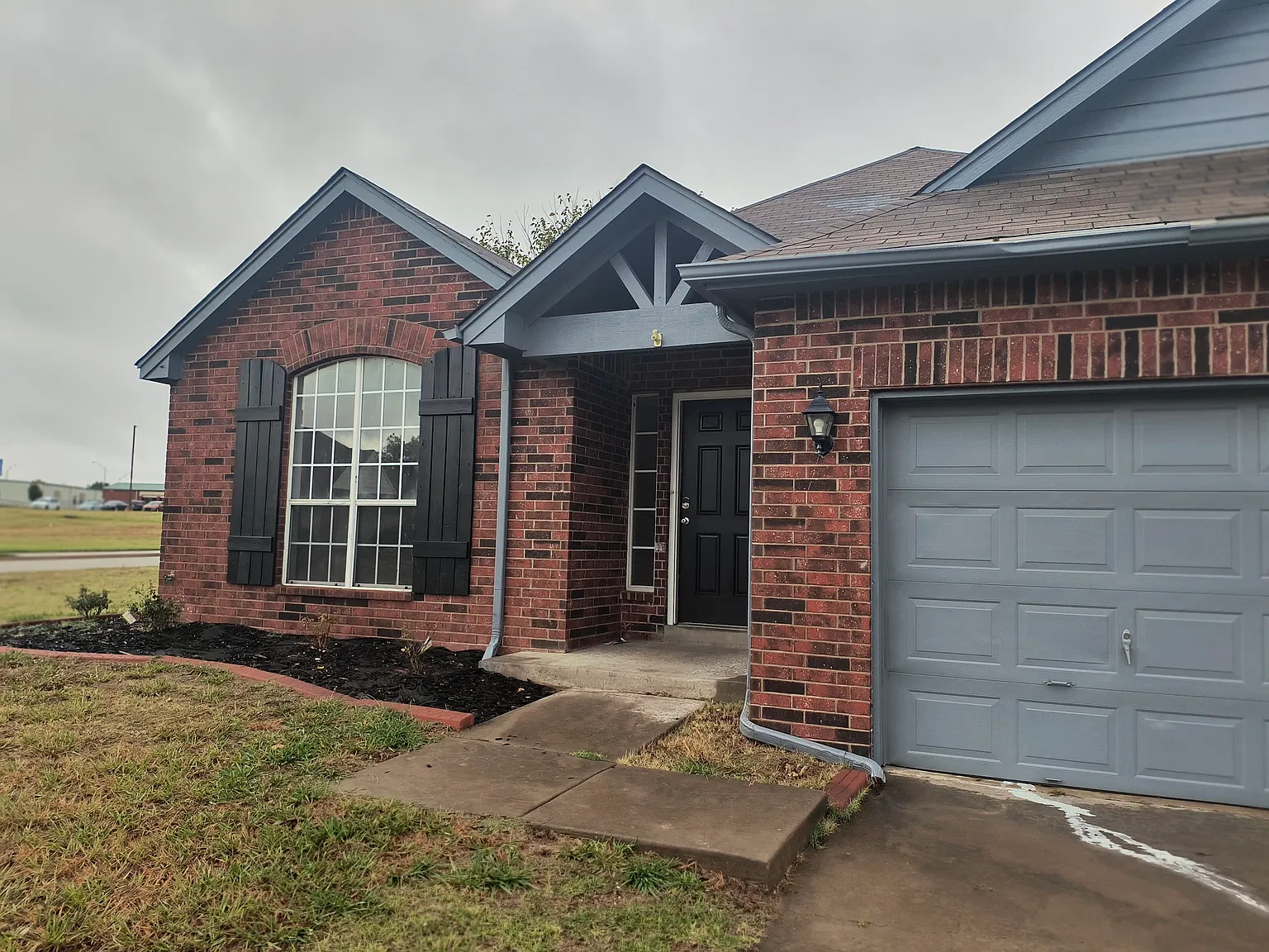 4 bed, 2650 sqft, $2,350 — Photo 3