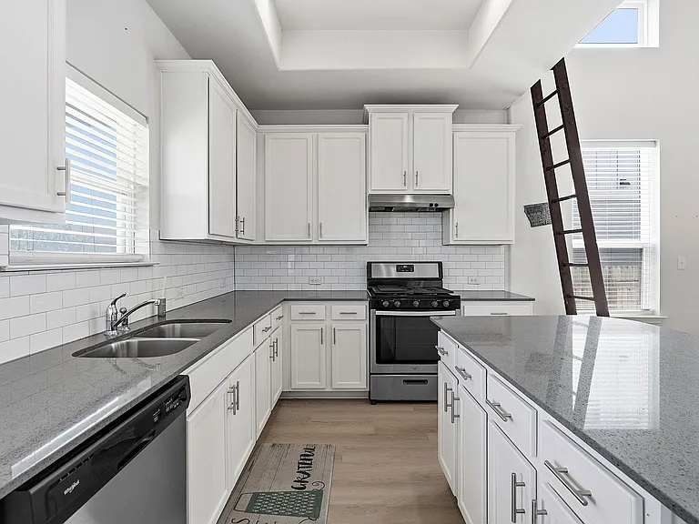 10221 Forest Grove Dr — Photo 10