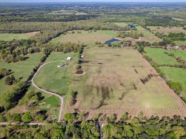 2122 County Road 4450, Avery, TX 75554