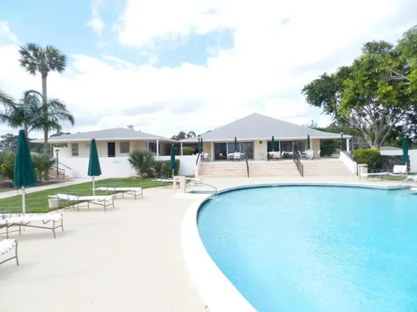 4 Greenway Vlg N Unit 107, Royal Palm Beach, FL 33411
