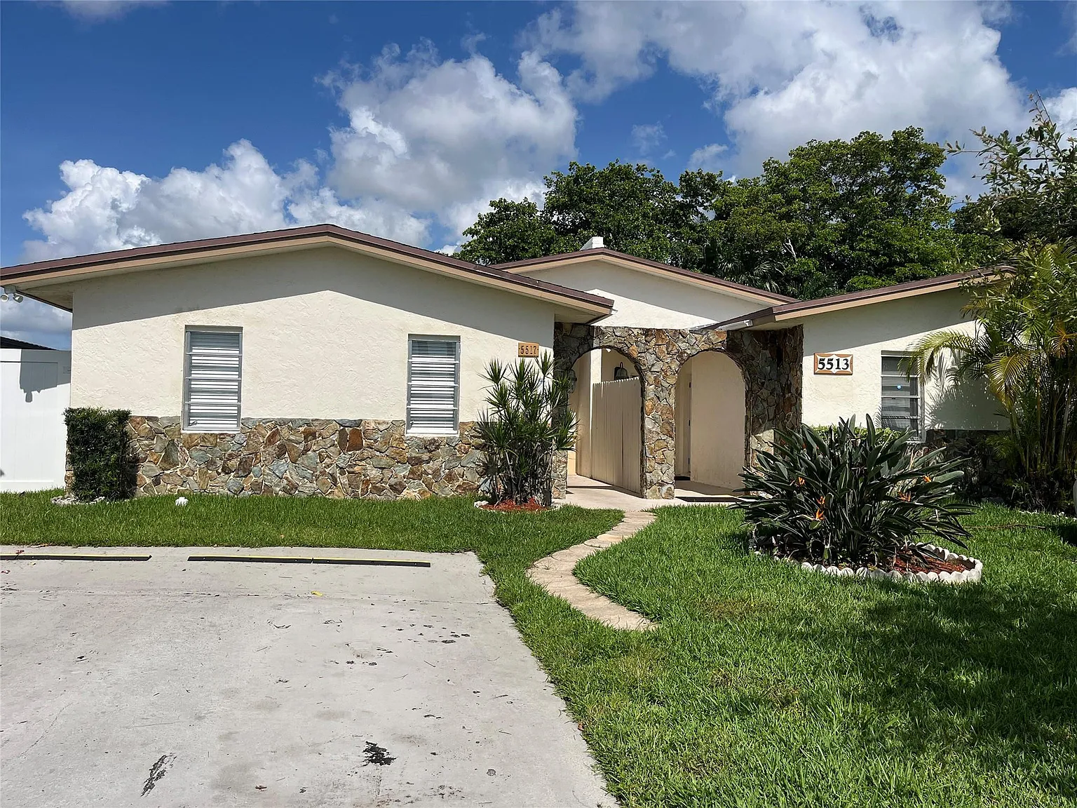 3 bed, 2.0 bath, 1131 sqft, $3,100 — Photo 2