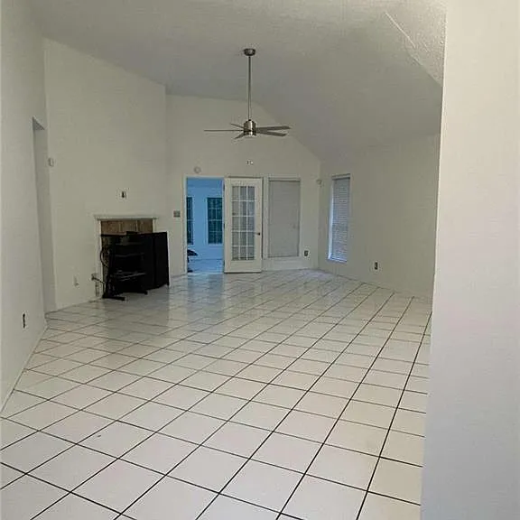 717 Shore Dr — Photo 3