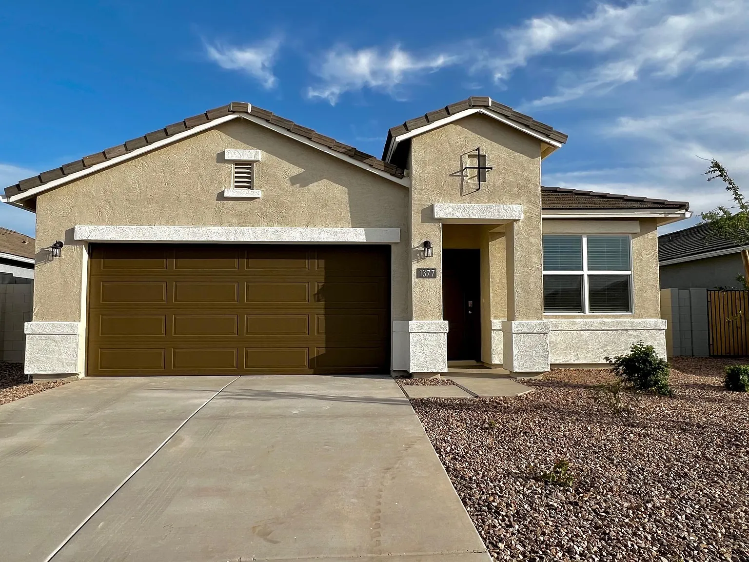 4 bed, 2.5 bath, 1867 sqft, $2,350 — Photo 1