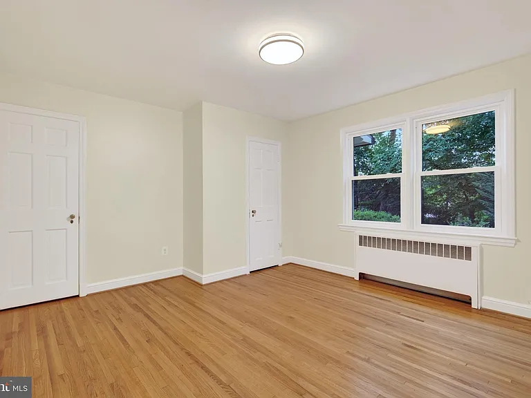 2375 N Vernon St — Photo 40