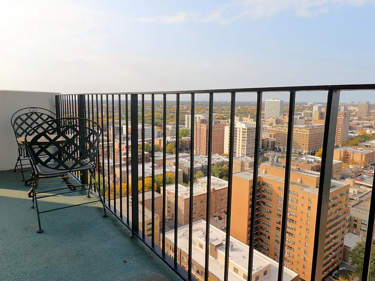 6033 N Sheridan Rd #24M — Photo 23