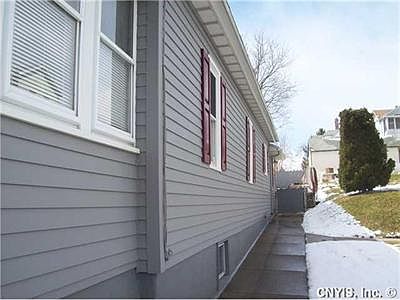 3rd image of 731 Winton St