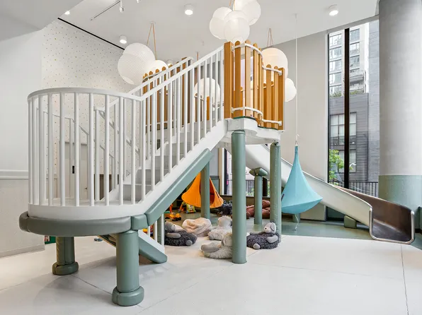 11 Hoyt Street image 12 of 13