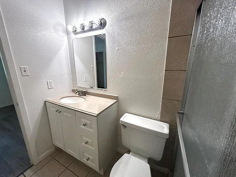 1010 W 23rd St #10 — Photo 16