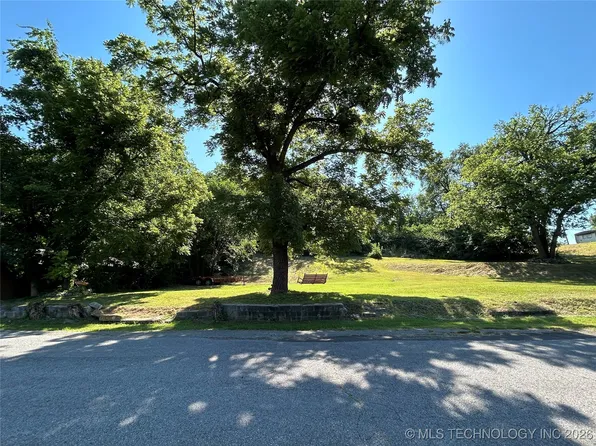 306 N Water St, Locust Grove, OK 74352