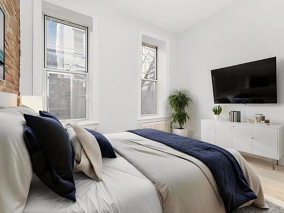 2nd image of 207 W 10th St APT 1D