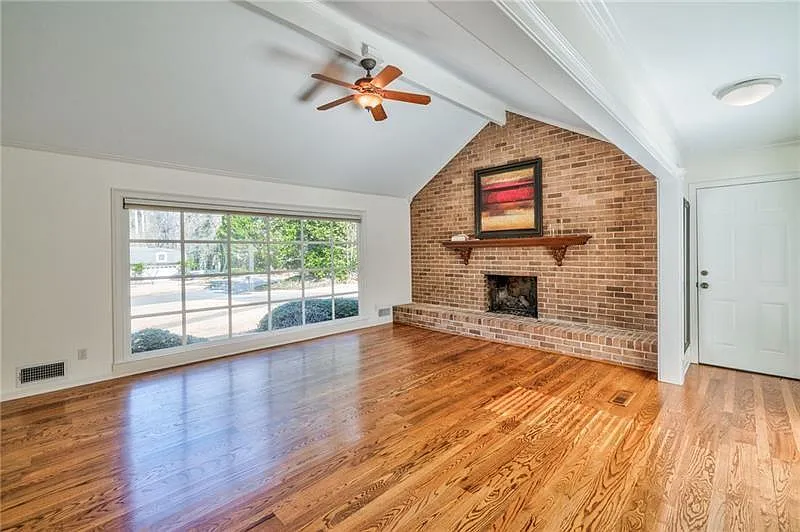 3 bed, 2.5 bath, 2276 sqft, $2,850 — Photo 4