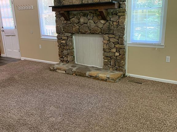 4th image of 368 Shady Ln