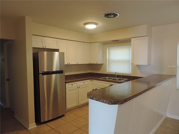 2nd image of 575 N Pennsylvania Ave