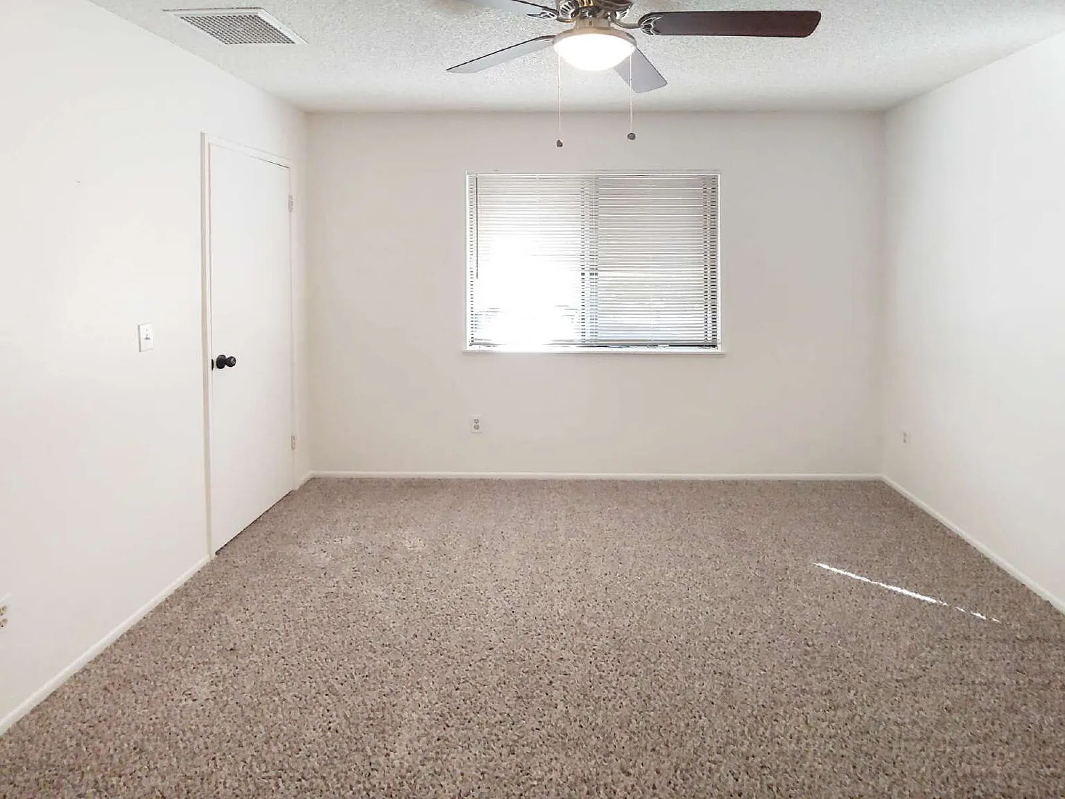 2 bed, 1.0 bath, 1000 sqft, $1,125 — Photo 2