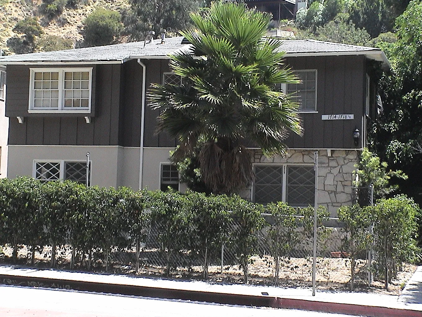 1714 laurel canyon — Photo 1