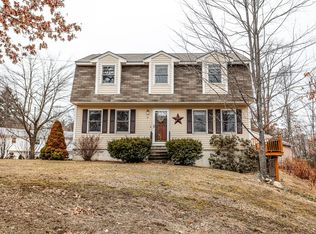 16 W Chamberlain Rd, Merrimack, NH 03054