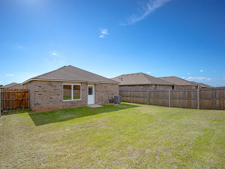 9608 Stallion Dr — Photo 24