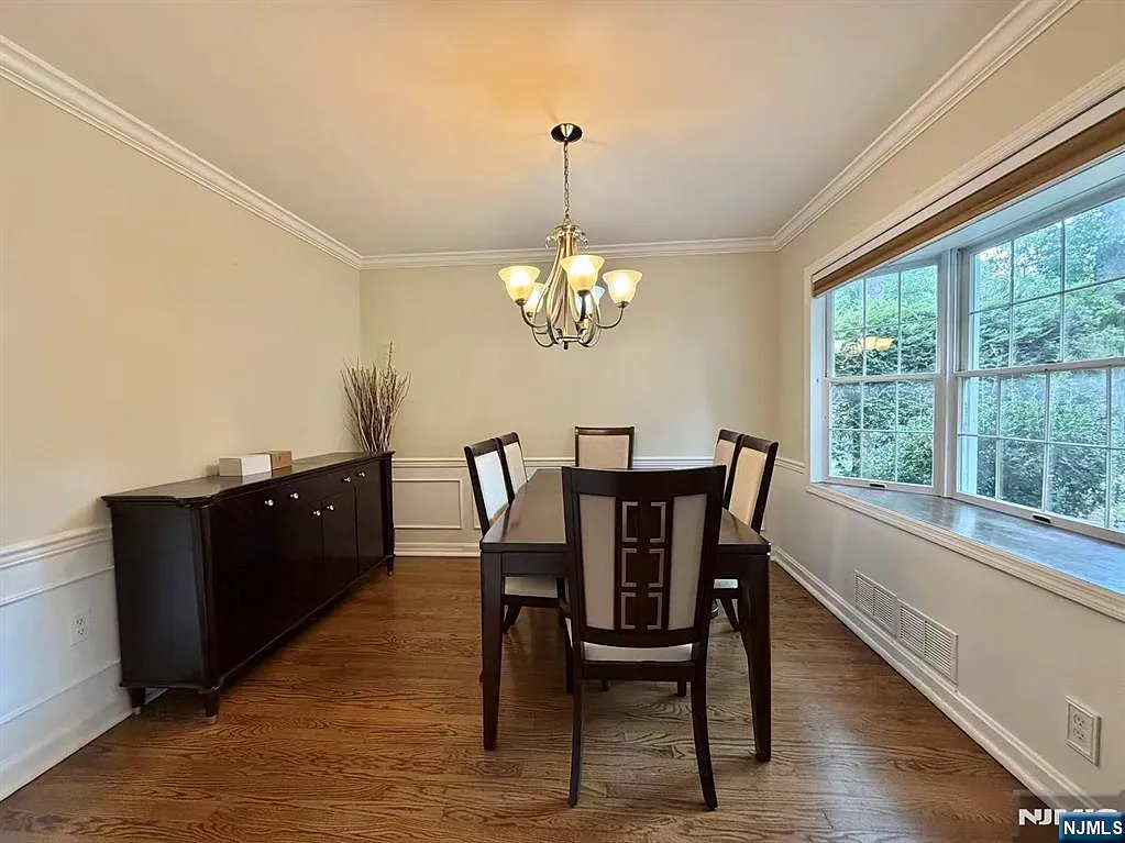 4 bed, 2.5 bath, $4,850 — Photo 3