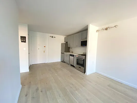 Rented by Lang Realty LLC | media 4