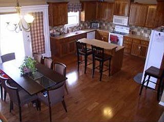 4th image of 4011 Bennington Dr