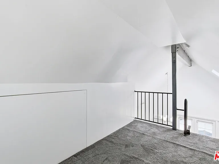 8424 W 4th St — Photo 20