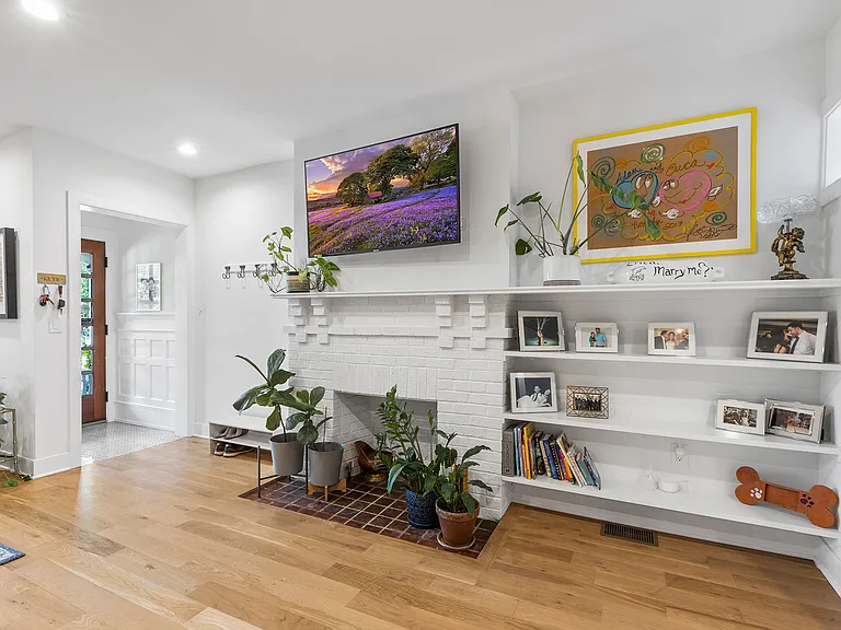 4638 Locust St — Photo 3