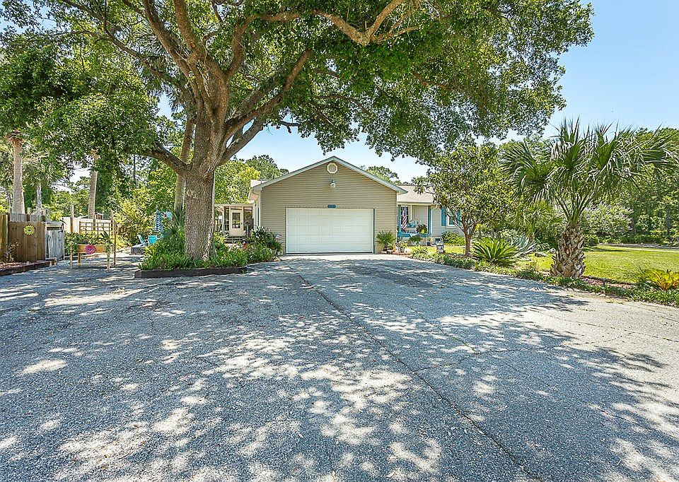 147 Craig St, Carrabelle, FL 32322 Zillow