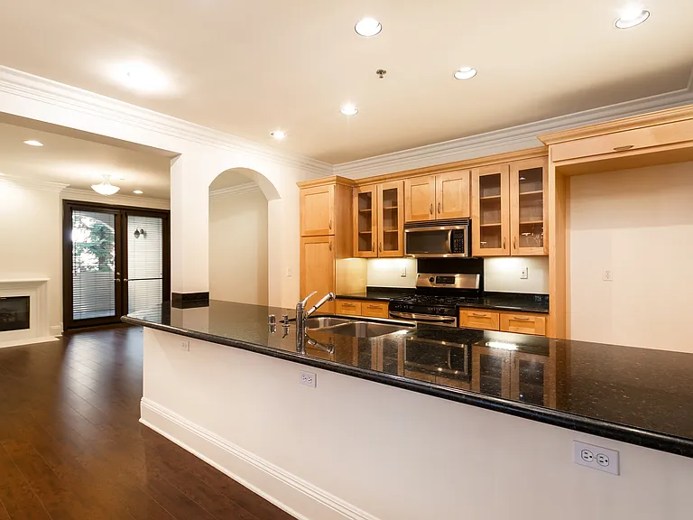 10305 Almayo Ave #404 — Photo 8