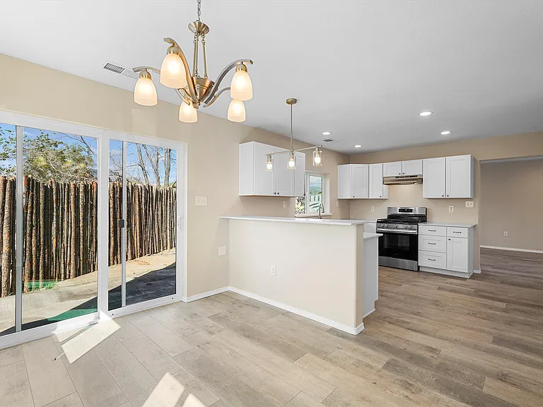 915 Kinley Ave NW — Photo 21