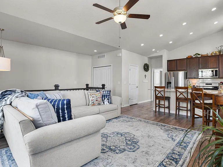 1324 Sunshine Valley Way — Photo 3