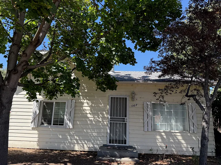 1307 Roosevelt Ave — Photo 45