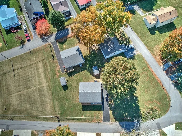 2418 Vines St — Photo 22