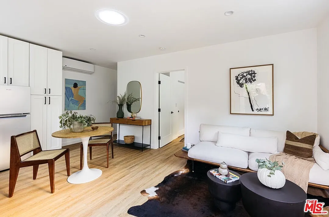 926 Robinson St — Photo 1