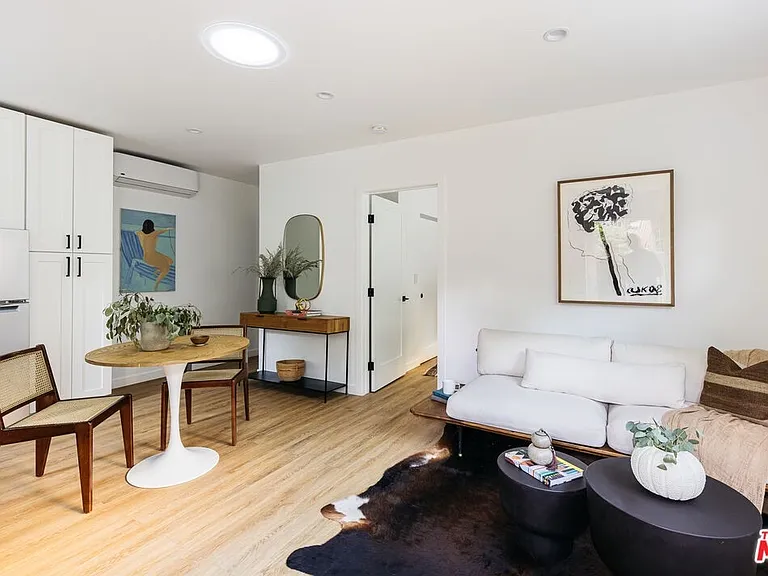 Robinson St — Photo 1